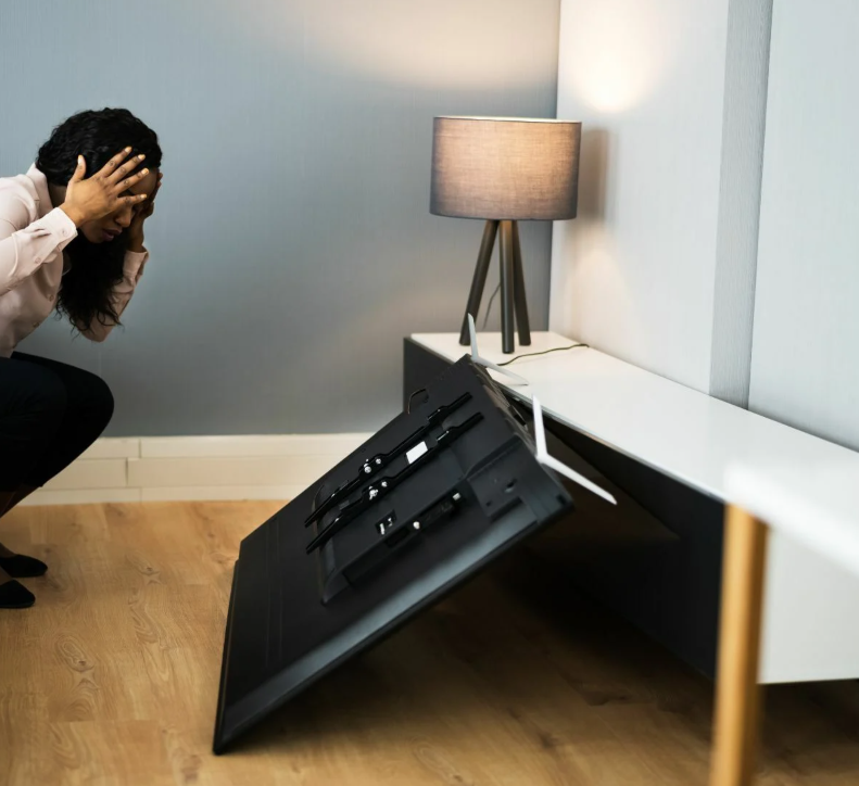 LED TV'nizin Panel Camı Kırıldı ise Ne Yapmalısınız?